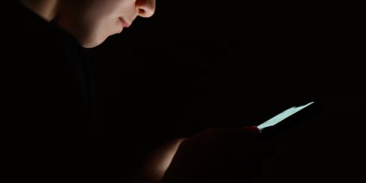 Britani: 1,000 të dyshuar për pedofili arrestohen çdo muaj – teknologjia po fuqizon abuzuesit