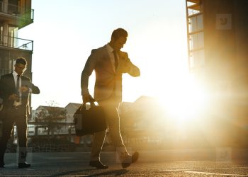 E hëna nuk është problemi yt: Pse lodhja e javës është çështje sistemi, jo karakteri