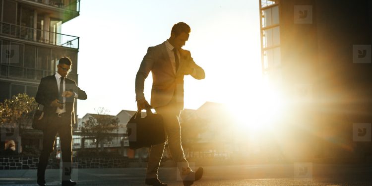 E hëna nuk është problemi yt: Pse lodhja e javës është çështje sistemi, jo karakteri