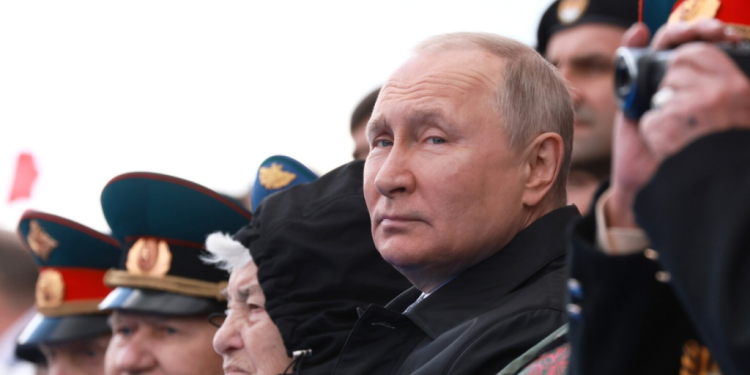 Media pranë Kremlinit sinjalizon presion ndaj Putinit: “Është koha të tërhiqemi nga lufta”