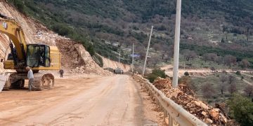 Rrëshqitjet masive mbajnë të bllokuar aksin Librazhd–Përrenjas, ARRSH: Ja rrugët alternative për drejtuesit e mjeteve