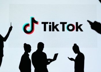 BE i vendos “ultimatum” TikTok-ut: ndryshoni mekanizmat që krijojnë varësi te të rinjtë ose përballuni me gjoba