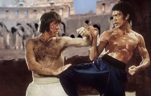 Shuhet “rivali” legjendar i Bruce Lee: Chuck Norris, artist i filmit dhe kinematografisë, shuhet në moshën 86-vjeçare