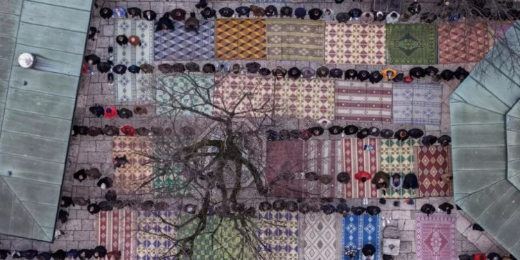 Fitër Bajrami u festua në mbarë botën nën hijen e luftës në Lindjen e Mesme