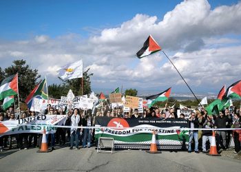 Protesta në Qipro kundër bazave britanike pas sulmit me dron: “Janë rrezik për sigurinë tonë”