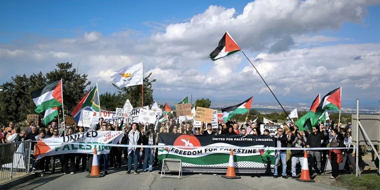 Protesta në Qipro kundër bazave britanike pas sulmit me dron: “Janë rrezik për sigurinë tonë”