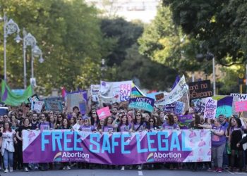 Debati mbi abortin në Angli: gratё vazhdojnё tё arrestohen ndërsa parlamenti kërkon dekriminalizimin