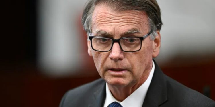 Brazili anulon vizën e këshilltarit të Trump që donte të vizitonte Bolsonaron në burg