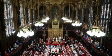 Britania i jep fund privilegjit aristokratik në parlament: hiqen vendet e trashëguara në Dhomën e Lordëve