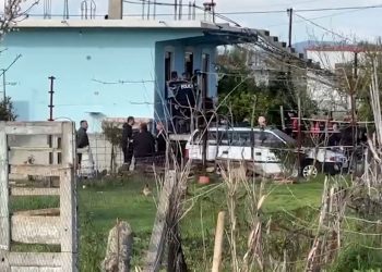 Krim “pasioni” në Roskovec: 80-vjeçari vret me armë bashkëshorten (75) më pas veten