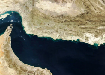 Irani shpall të mbyllur Hormuzin, SHBA e mohon