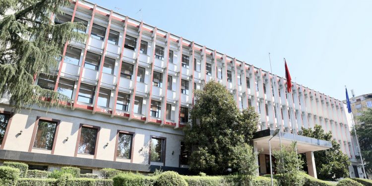 Ministria e Jashtme “lan gojёn” me shqiptarët në Lindjen e Mesme