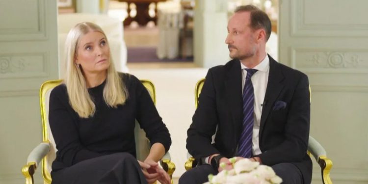 “U mashtrova nga Epstein”/ Si po e justifikon veten përballë skandalit princesha Mette-Marit