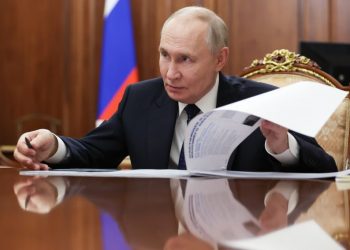 “Dërgojeni në gjyq”: besniku i dikurshëm i Kremlinit i kthehet Putinit në një rebelim të paprecedentë