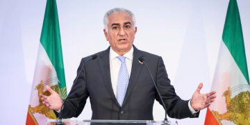 “Regjimi po shembet”: Reza Pahlavi shpall fundin e Republikës Islamike pas vdekjes së Khameneit