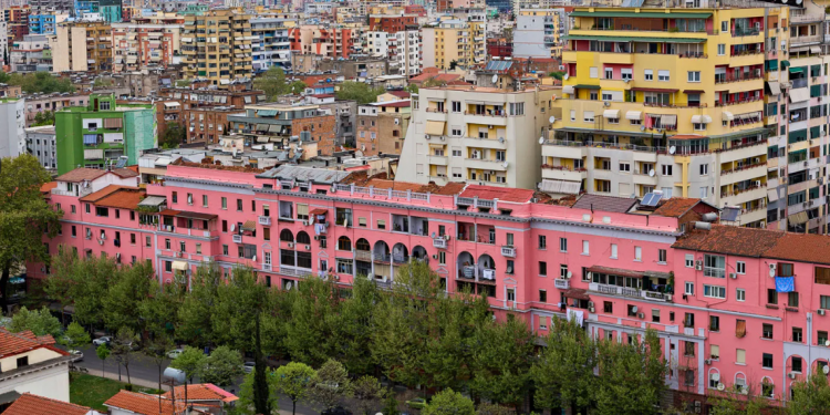 Betoni më i lirë, apartamentet më të shtrenjta: çfarë tregojnë shifrat e fundit të INSTAT