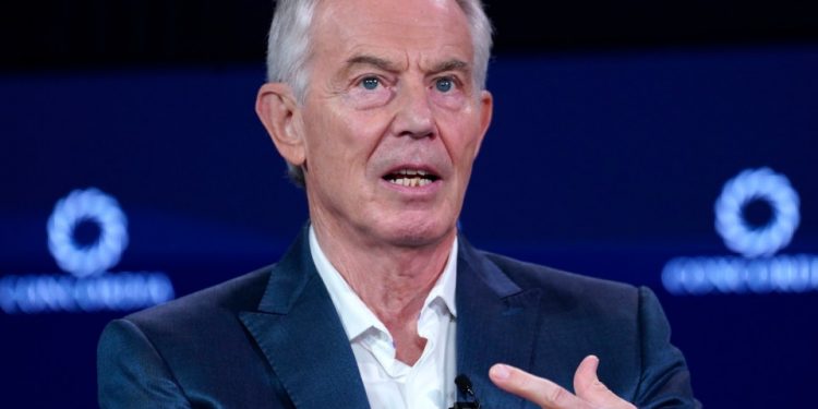 Tony Blair kritikon Starmer për qëndrimin ndaj luftës dhe Trumpit: “Duhej ta mbështesnim Amerikën që në fillim”