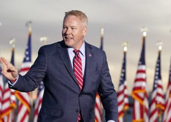 “E dua këtë vend me pasionin e një ushtari”: Pse republikani i Dhomës së Përfaqësuesve iu kundërvu Trumpit pёr Iranin