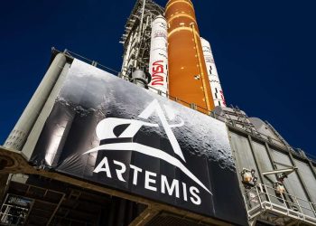 Pas më shumë se gjysmë shekulli, njerëzit rikthehen drejt Hënës: NASA synon nisjen e misionit Artemis II në prill