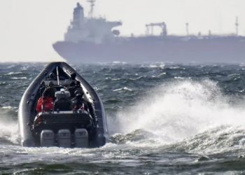 Suedia arreston kapitenin rus të një ҫisterne të dyshuar si pjesë e “flotës hije” të Moskës