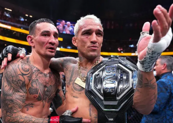 Charles Oliveira mposht Max Holloway duke u bërë kampioni i ri i UFC – BMF-së