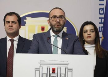 Partia Demokratike “burgos” Belinda Ballukun: 5 anëtarë të Këshillit të Mandateve dhe Imunitetit prezantojnë raportin që do t’i paraqitet Kuvendit