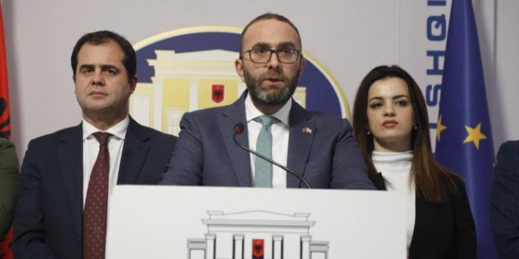 Partia Demokratike “burgos” Belinda Ballukun: 5 anëtarë të Këshillit të Mandateve dhe Imunitetit prezantojnë raportin që do t’i paraqitet Kuvendit