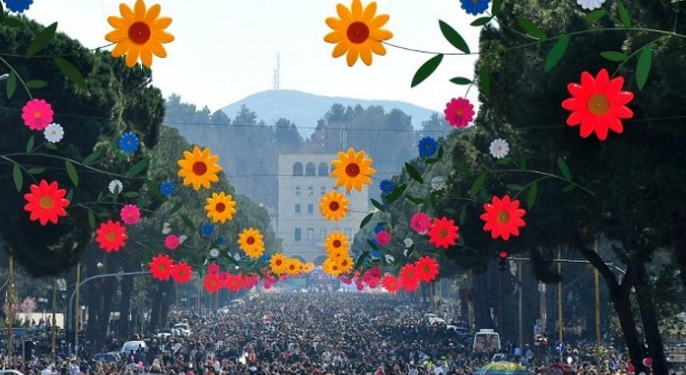 Dita e Verës në Tiranë: Ja cilat rrugë bllokohen dhe si devijohet trafiku