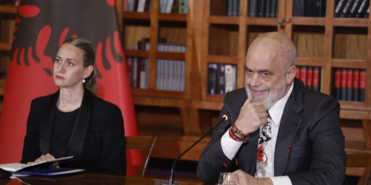 Karҫjanet dhe Shalsjanët e pallatit të pushtetit