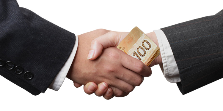 Skandali: Spiuni i maskuar si lobist – Burri i  deputetes  britanike spiunonte pёr Kinën / Sa rrezikon Shqipёria me ligjin “Për lobimin”?