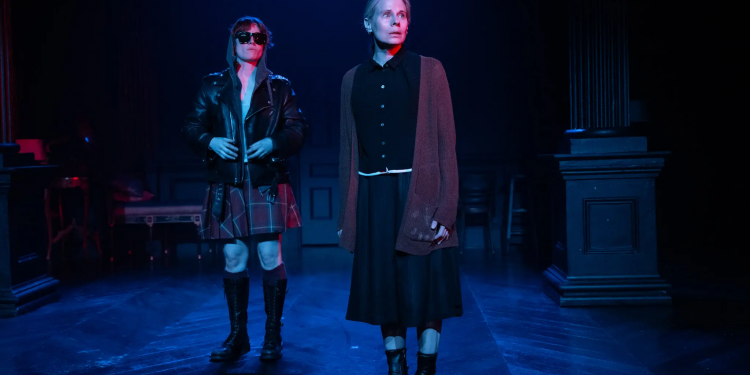 Kush është Antigona? Antigona është një nga dramat e preferuara ku të gjithë vdesin.