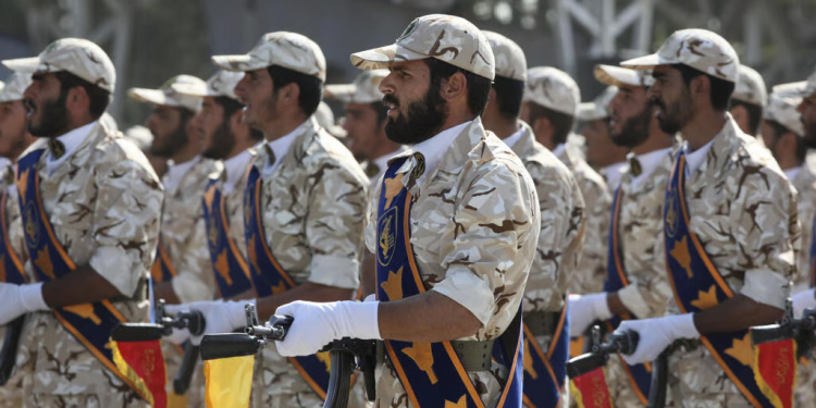 Irani rekruton fëmijë për role mbështetëse në ushtri