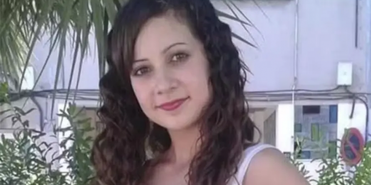 Vendimi që ndau një familje: rrëfimi i fundit i 25-vjeçares që sfidoi gjykatat për të zgjedhur fundin e saj