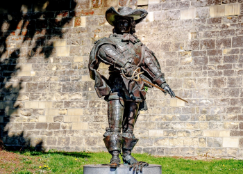 Një varr nën altar dhe një mister 350-vjeçar: a u gjet më në fund musketieri francez D’Artagnan?