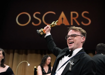 Nga skena e Oscar-it në listën e zezë: Rusia shpall “agjent të huaj” mësuesin që sfidoi propagandën