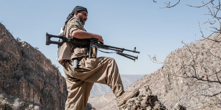 Në hijen e luftës: luftëtarët kurdë presin momentin për t’u futur në betejë kundër Iranit