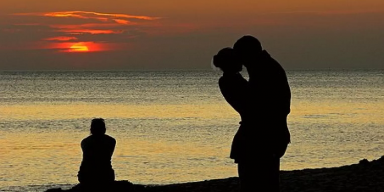 Dashuri në pritje: tre vite në një lidhje të fshehtë, por ajo ende nuk ndahet nga burri