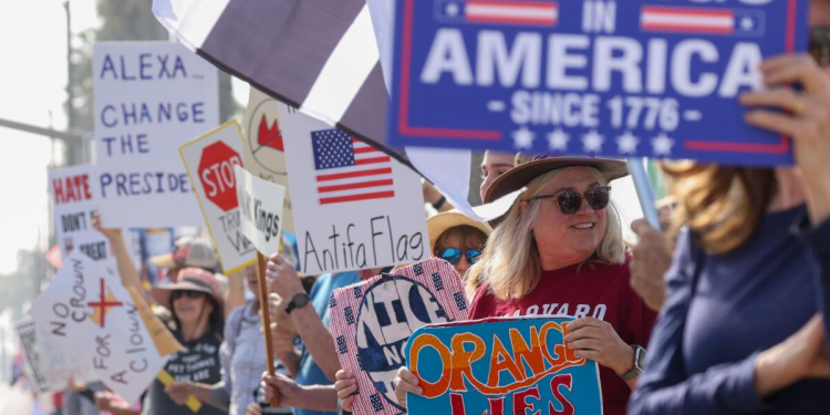 “No Kings” përfshin SHBA-në: mijëra njerёz në rrugë kundër Trump, protesta edhe jashtë vendit