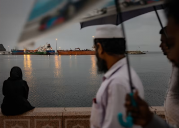 Iranit i rritet oreksi për mbylljen e luftës: vendos “gjobë” për të kaluar në Ngushticën e Hormuzit