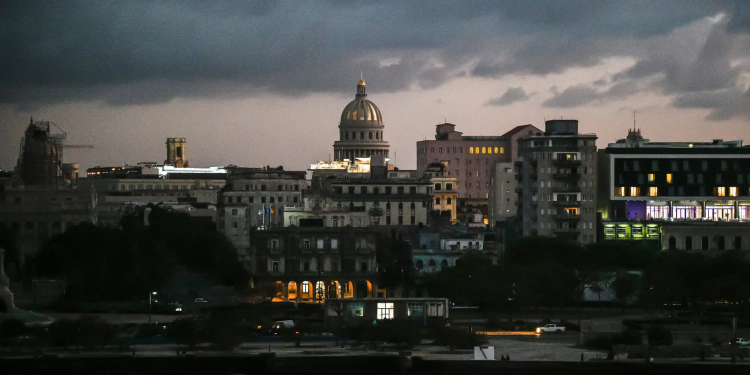 SHBA “tërhiqet” nga bllokada: Tankeri rus me naftë drejt Kubës, shpëton ishullin nga kolapsi energjetik