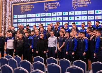 Kryeministra që nuk kuptojnë vlerën e fanellës së flamurit