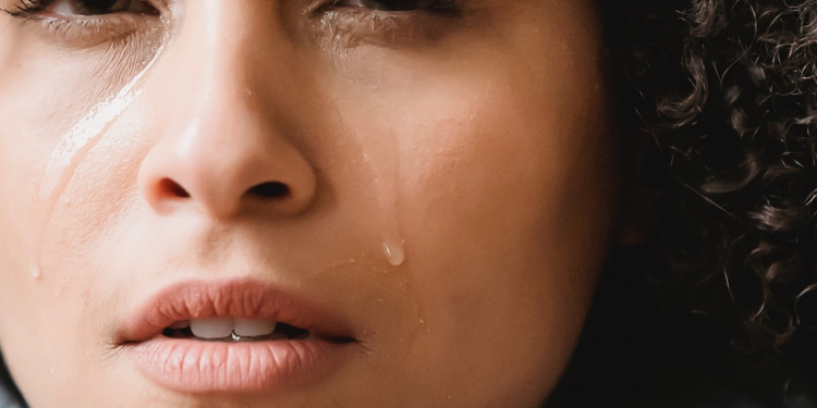 E vërteta për të qarën: jo gjithmonë të bën të ndihesh më mirë