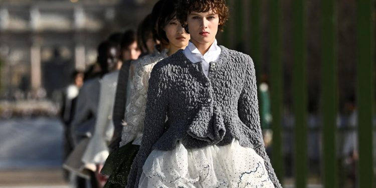 Moda si arratisje nga realiteti? Mesazhi qё pёrcolli Java e Modёs nё Paris 2026