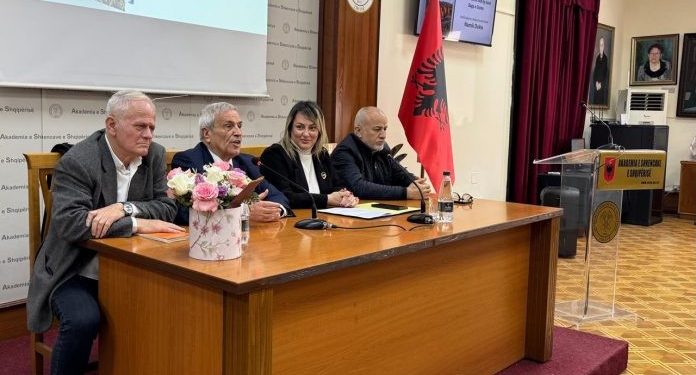 Namik Dokle promovon librin e ri në 80-vjetorin e tij të lindjes