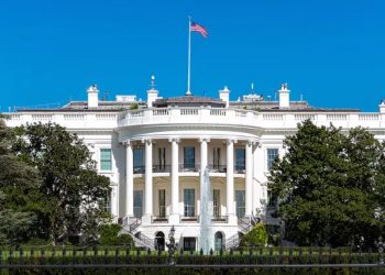 Administrata Trump nënvlerësoi rrezikun e Hormuzit: Plani ushtarak pa plan për pasojat ekonomike