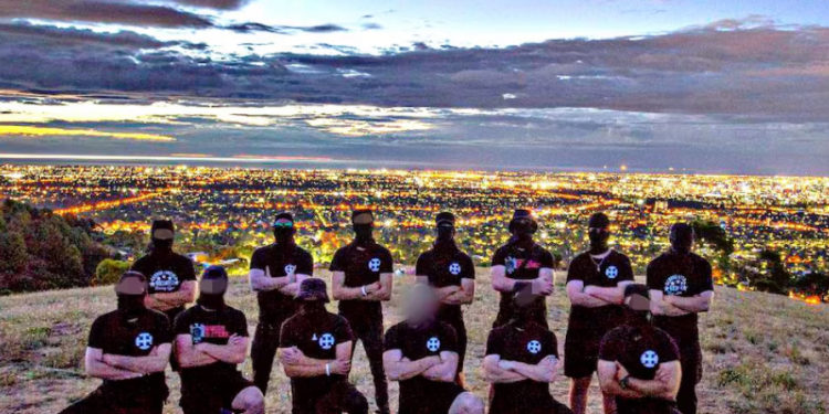 Radikalizimi i adoleshentëve në internet: propaganda supremaciste po përhapet në mbarë botën