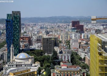 Zot, shpëtoje Tiranën! Poezia që ruan kujtimin e qytetit të vjetër