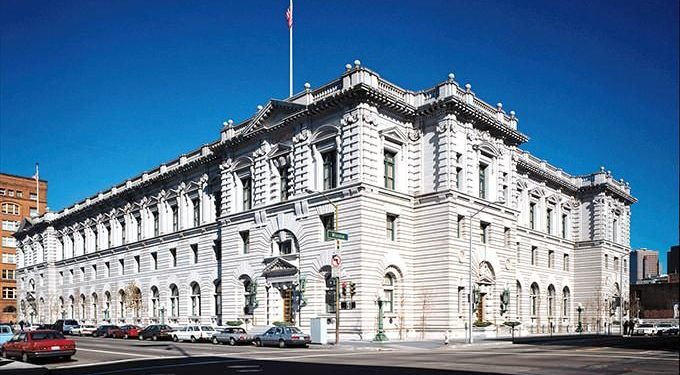 Skandali i gjuhës apo i vendimit? Përplasja që ndezi median dhe drejtësinë amerikane