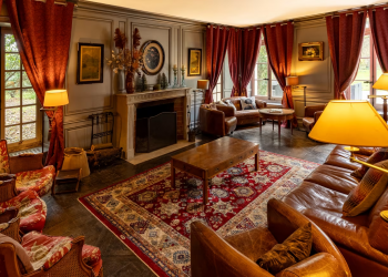 Shtëpia e Karl Lagerfeld në shitje: luks francez me çmim “surprizë”