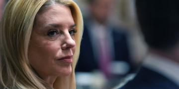 ShBA/Jeffrey Epstein “shkarkon” Pam Bondin: Trump zëvendëson prokuroren e përgjithshme me Todd Blanche